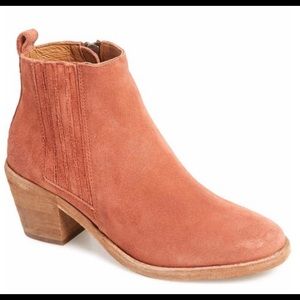 NEW Frye Alton Chelsea Leather Booties - Rosewood